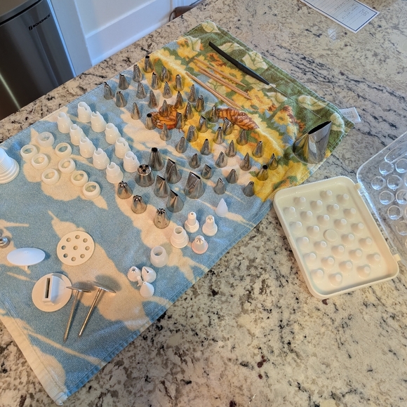 Wilton Cake Decorating Supplies - Picture 3 of 7